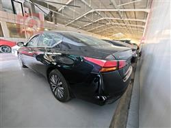 نيسان ألتيما